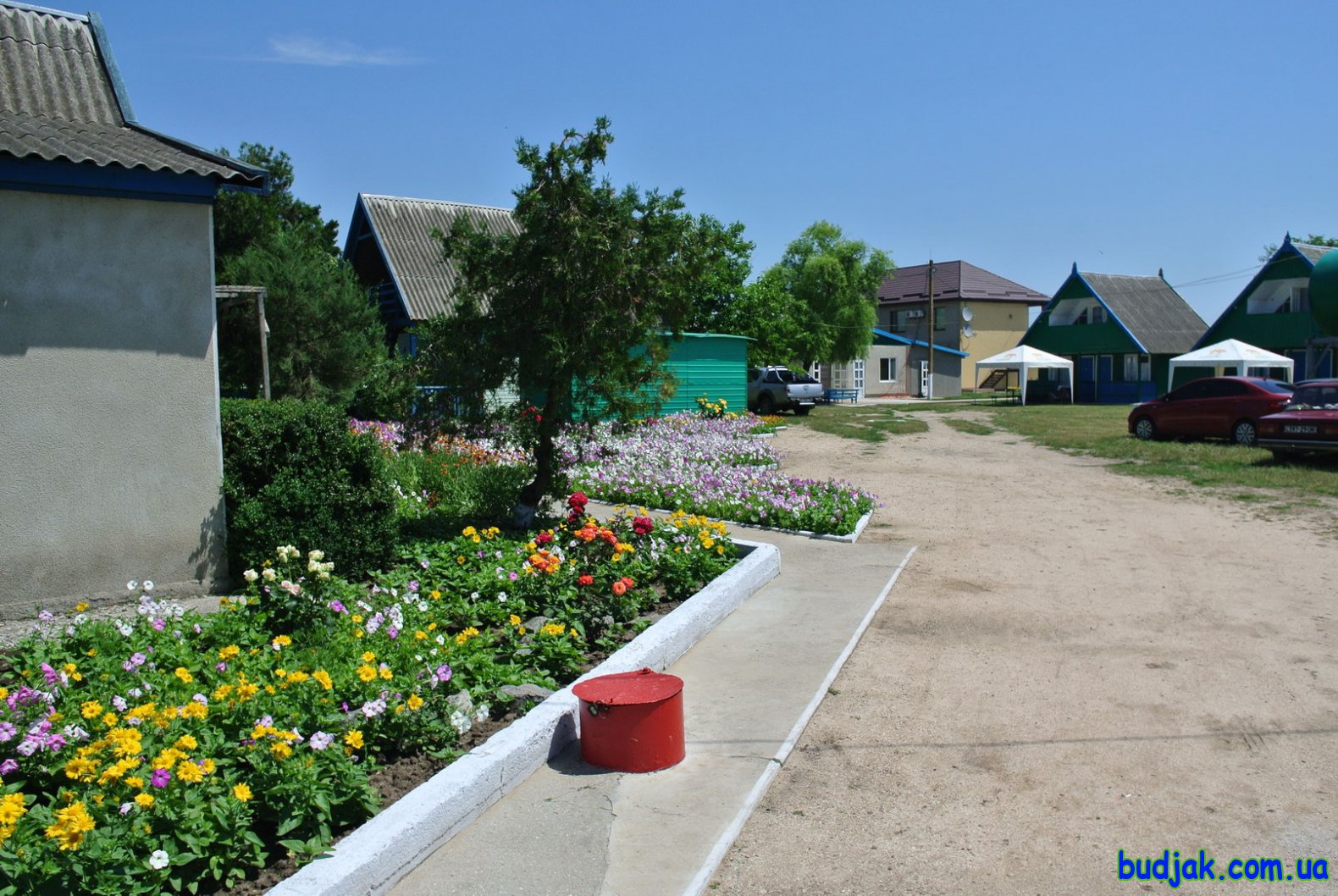 Территория и общие фото. База отдыха «Плай». Курорт Рассейка. Фото № 0543. 2017 год